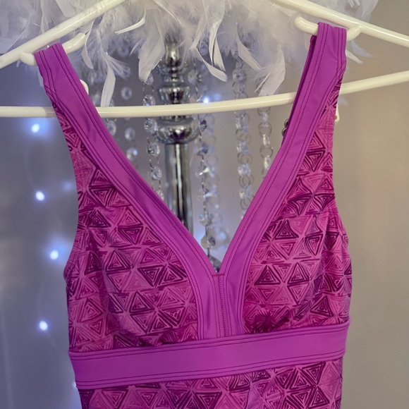L.L. Bean Magenta V-Neck Tankini Padded Swimsuit Top Adjustable - Picture 2 of 8